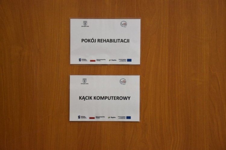 Dzienny Dom Pomocy w Jastrzębiu- Zdroju dysponuje pomieszczeniami do zajęć komputerowych, rehabilitacyjnych, na także terapii zajęciowej