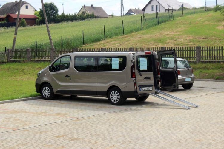 Dzienny Dom Seniora w Wieprzu - samochód do transportu seniorów i osób niepełnosprawnych 
