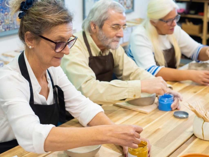 Dzienny Dom Senior-Wigor w Pruchniku to miejsce, gdzie seniorzy mogą uczestnicyzc w różnego rodzaju zajęciach 
