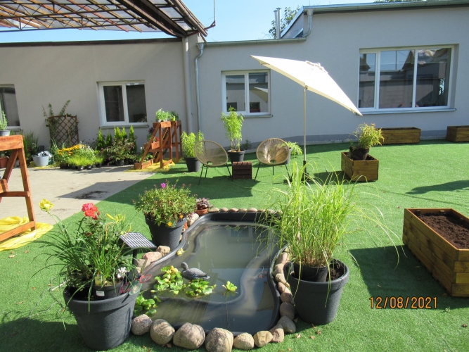 Centrum Senioralne w Wińsku - ogród i taras są do dyspozycji seniorów 