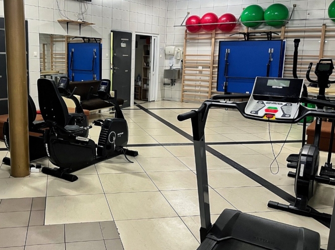 Sala rehabilitacyjna w Domu Opieki Bezpieczny Ogród w Niedrzwicy Kościelnej