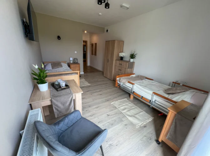 Jeden z pokoi 2-osobowych w Domu Seniora Nad Rozlewiskiem w Nieporęcie