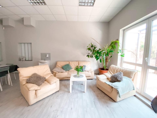 Wspólny salon w Domu Seniora "Rodzinny" w Hucie Żabiowolskiej