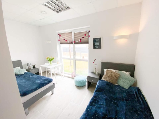 Do dyspozycji podopiecznych Domu Seniora "Rodzinny" w Hucie Żabiowolskiej są pokoje 1- i 2-osobowe