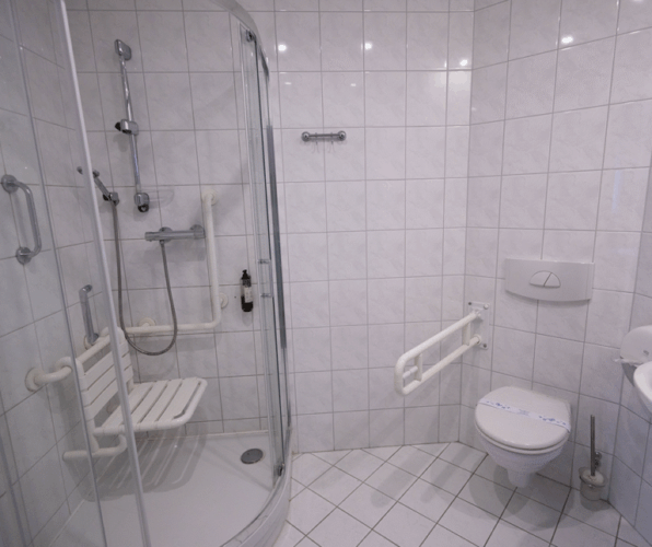 Łazienki w Aqua Rezydencji w Polkowicach są dostosowane dla potrzeb osób niepełnosprawnych