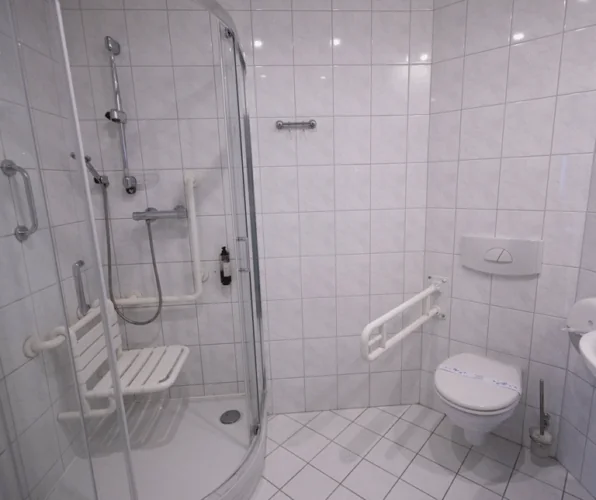 Łazienki w Aqua Rezydencji w Polkowicach są dostosowane dla potrzeb osób niepełnosprawnych