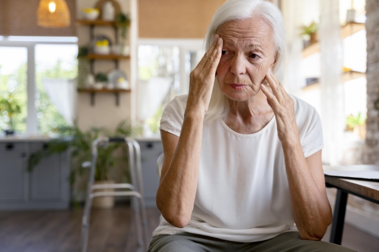 zestresowana starsza kobieta