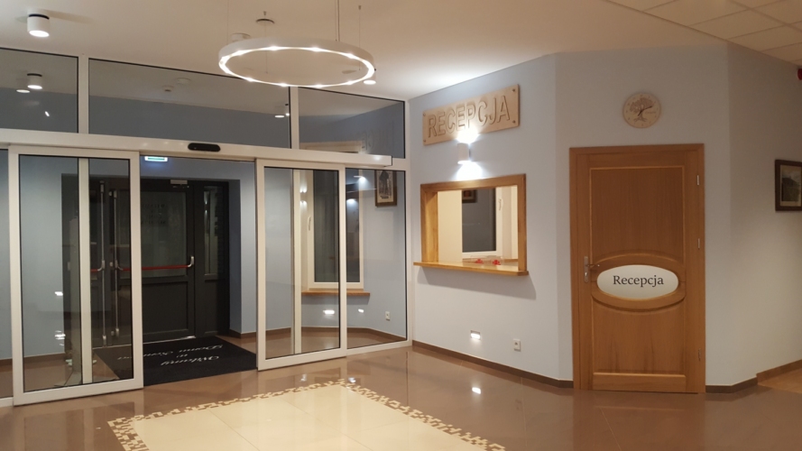 W budynku Domu Seniora ,,Pomocna Dłoń" w Kaszewicach znajduje się recepcja