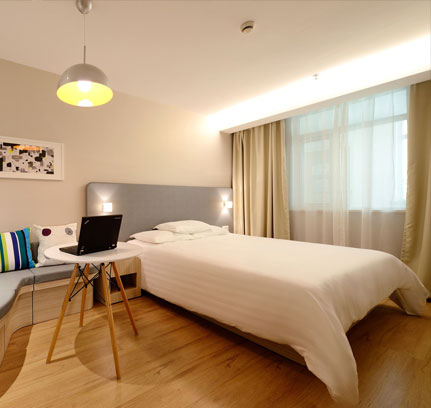 Pensjonariusze Domu Seniora "Pałacyk u Kasi" w Konstancinie-Jeziornie mają do dyspozycji komfortowo wyposażone pokoje