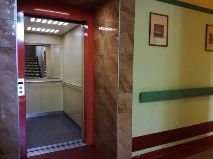 Dom Opieki Słoneczniki w Obornikach Śląskich to obiekt przystosowany do potrzeb osób niepełnosprawnych