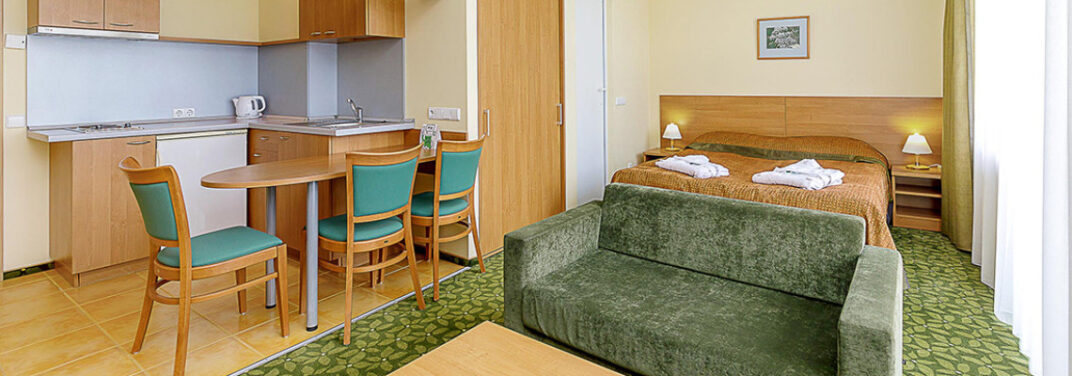 Sanatorium „Eglės sanatorija” w Druskiennikach i Birsztanach na Litwie  - jeden z pokoi oferowanych kuracjuszom